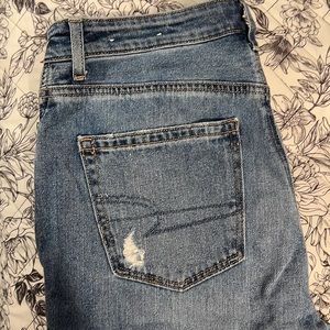 Distressed American eagle mom jeans. Size 4 regular